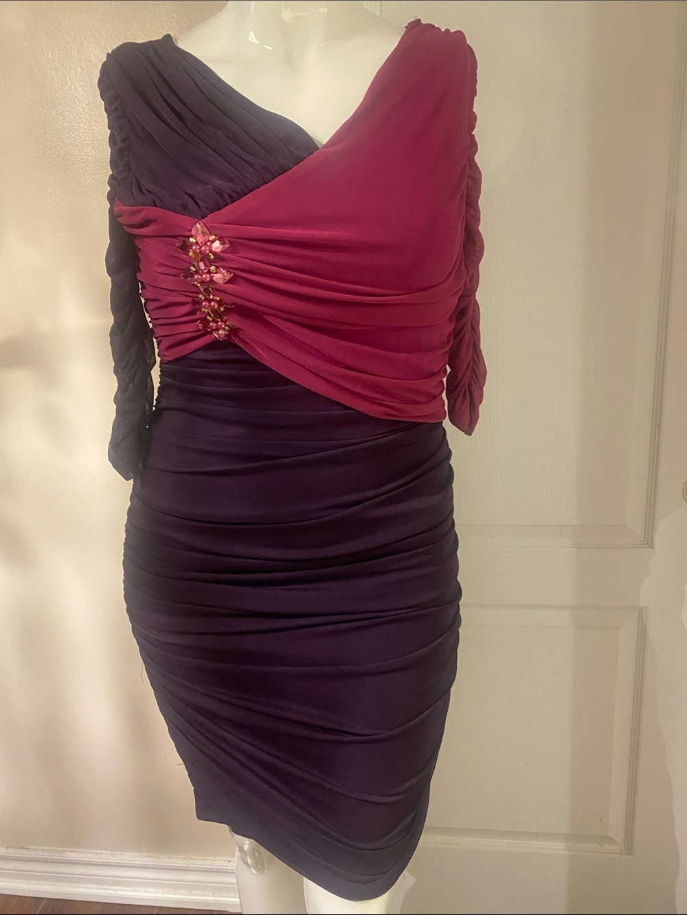 Katia dress has two different colour of sleeves US is size S Chinese size is 2XL